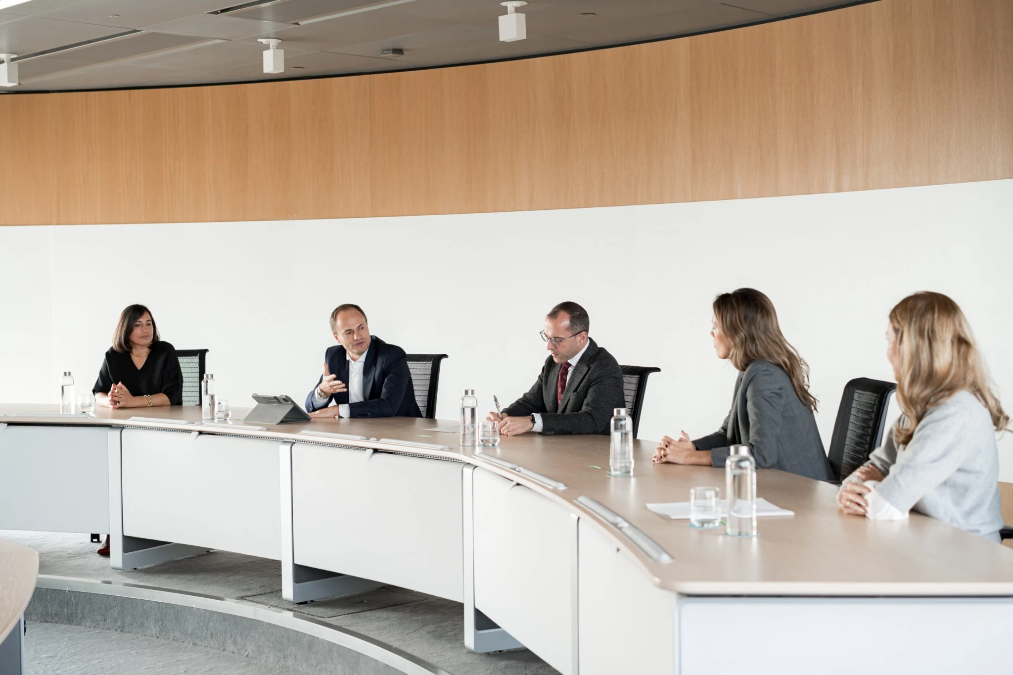 Mesa redonda de los Encuentros de Madrid es Noticia sobre ciberseguridad, con BBVA